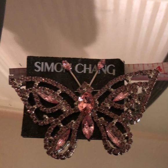 ⬇️Price Drop⬇️Simon Chang butterfly crystal brooch comes with gift box - Picture 4 of 5